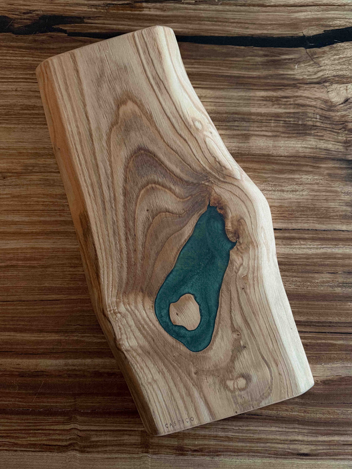 Tábua de Servir Castanho e Epoxy