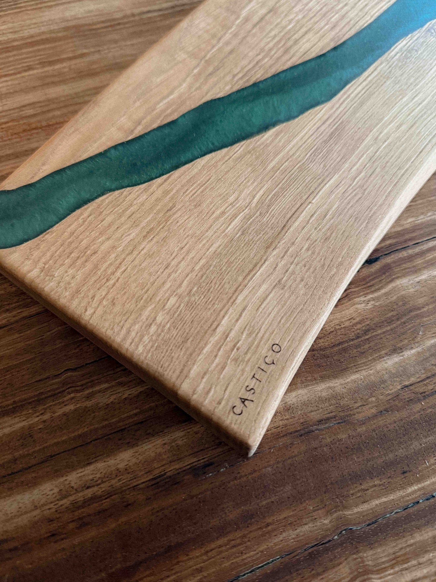 Tábua de Servir Castanho e Epoxy